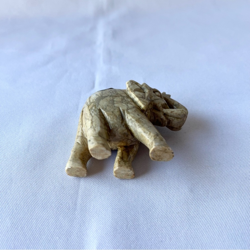 Hand Carved Para Stone Elephant From India - Picture 5 of 7